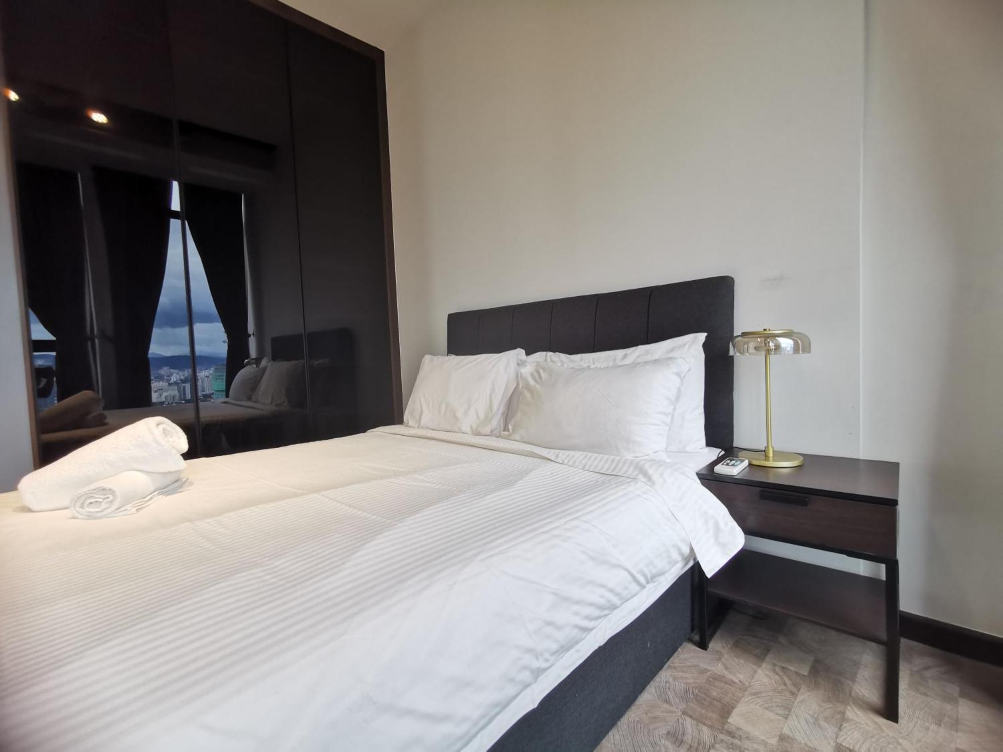 Expressionz Professional Suites By Aurora Summer Suites 쿠알라룸푸르 객실 사진